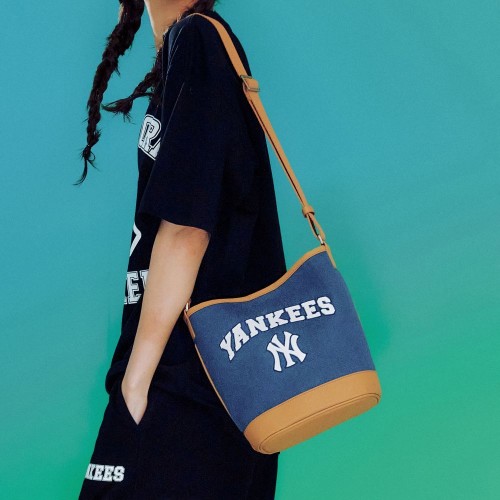 Varsity Basic Canvas Bucket Bag NEW YORK YANKEES