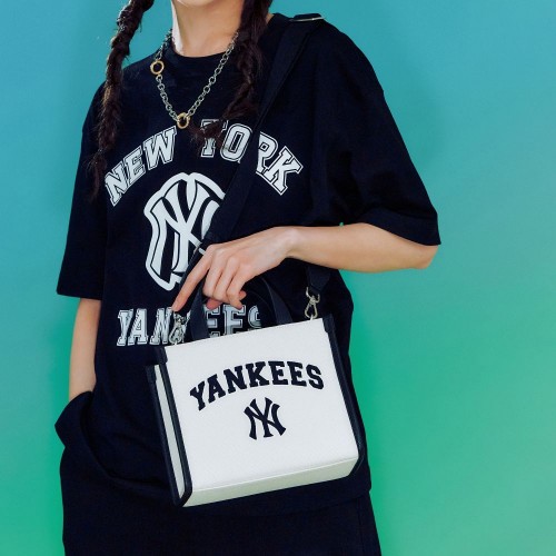 Varsity Basic Canvas S-Tote Bag NEW YORK YANKEES