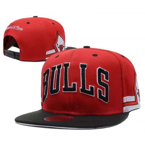 Mitchell & Ness Chicago Bulls Logo on Side Red/Black Snapback Cap