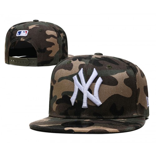 New York Yankees League Essential Camouflage Snapback Hat