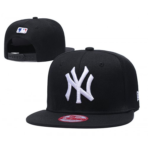 New York Yankees League Essential Black Snapback Hat