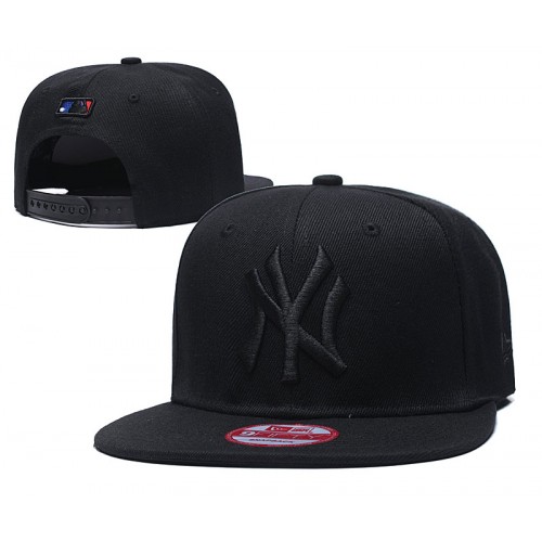New York Yankees League Essential Black on Black Snapback Hat
